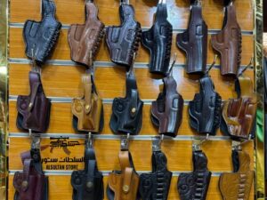 غلافات جلد للجميع انواع المسدسات